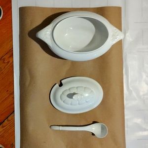 A teapot kettle or soup dish porcelain